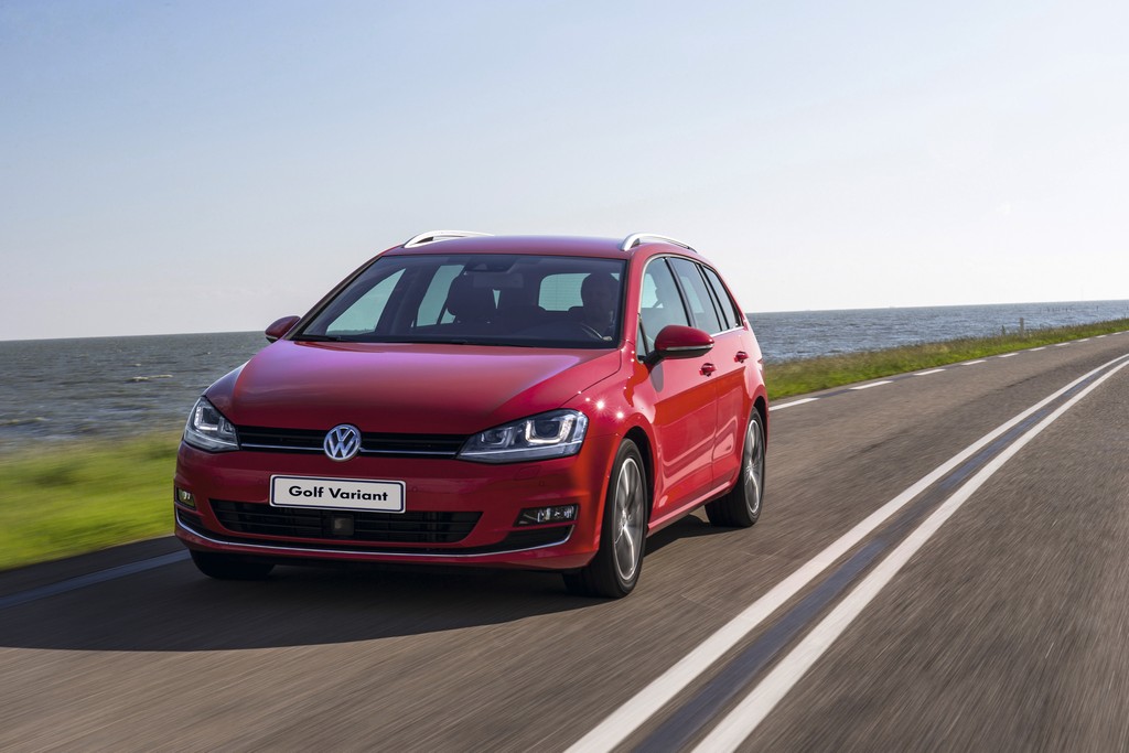VOLKSWAGEN GOLF VARIANT CHEGA À LINHA 2017 COM MOTOR MAIS POTENTE E NOVOS EQUIPAMENTOS, foto 1