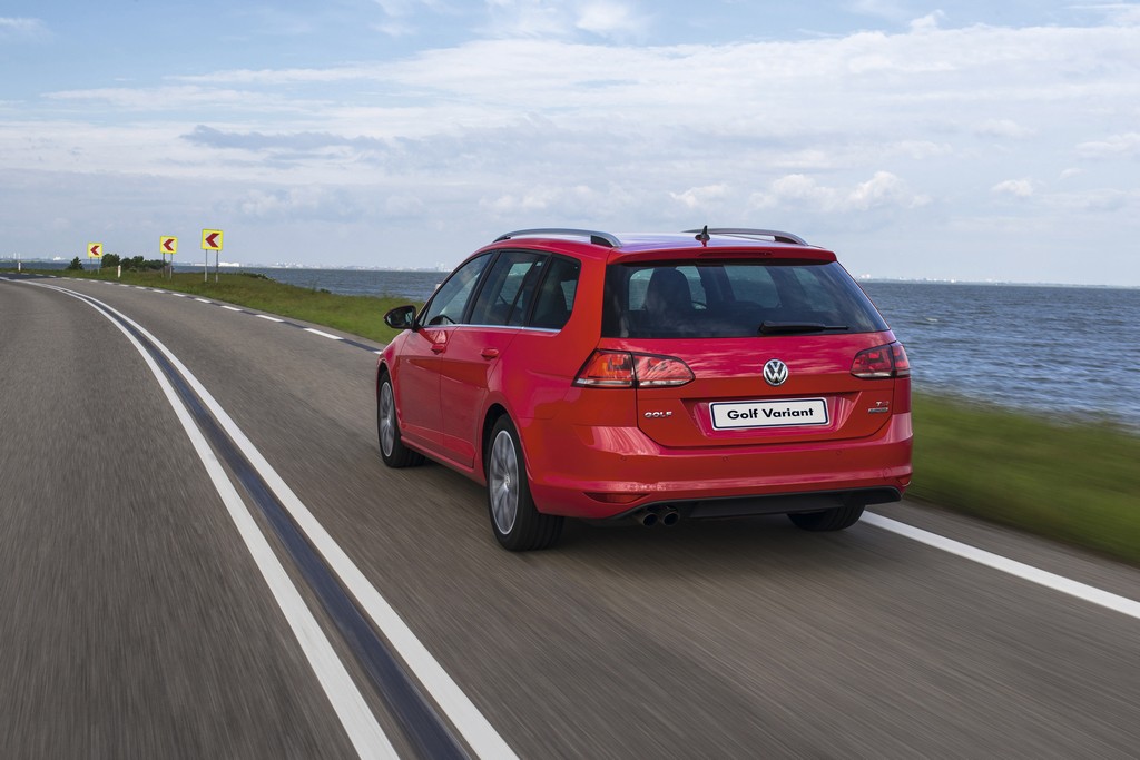 VOLKSWAGEN GOLF VARIANT CHEGA À LINHA 2017 COM MOTOR MAIS POTENTE E NOVOS EQUIPAMENTOS, foto 2