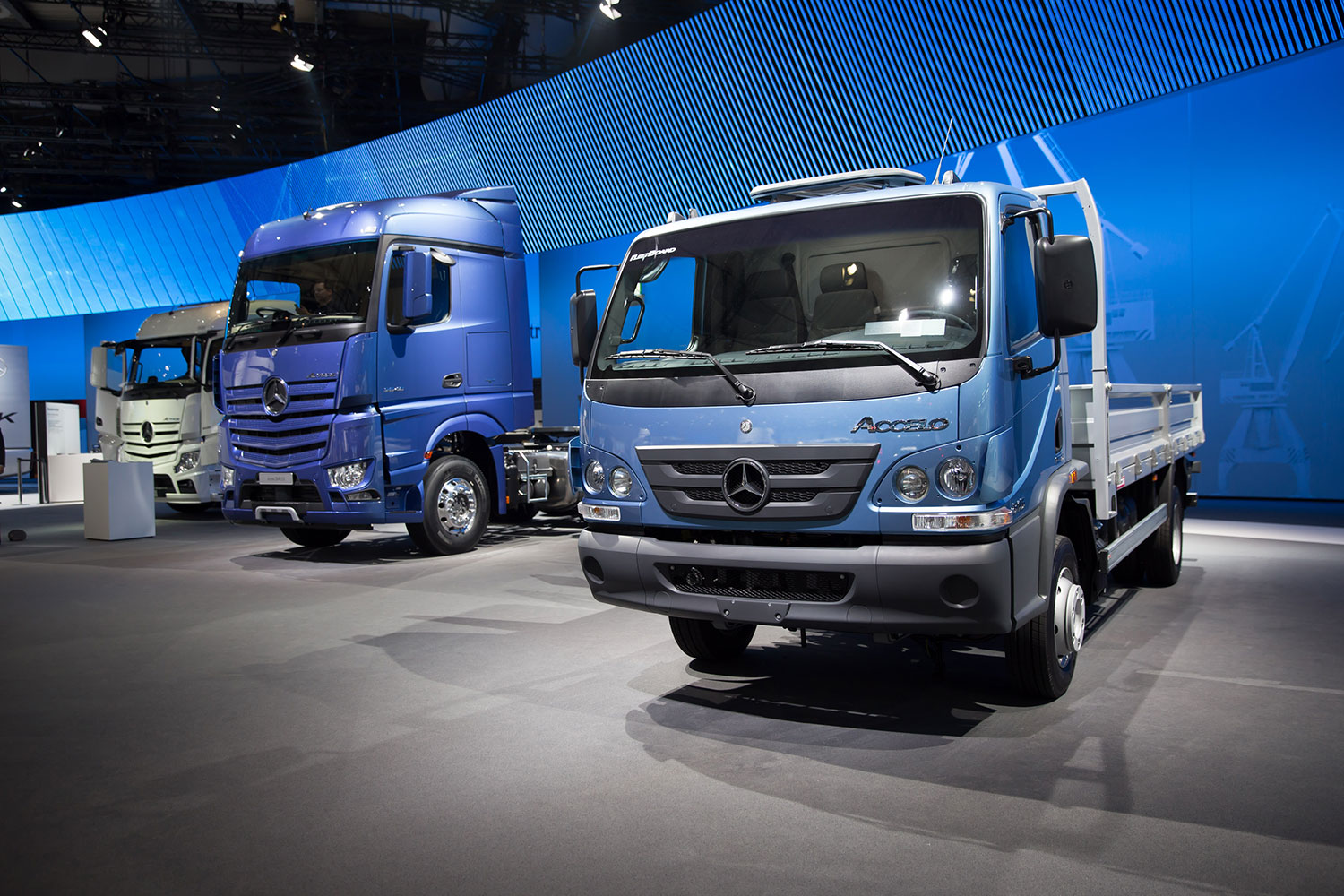MERCEDES-BENZ EXPÕE O ACCELO 815 NA IAA EM HANNOVER, foto 1