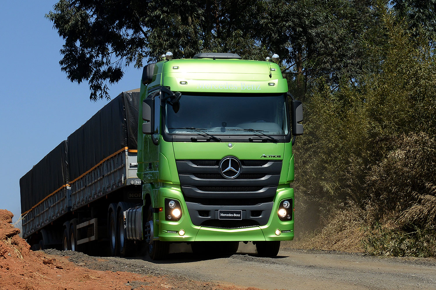 MERCEDES-BENZ AUMENTA MAIS DE 80% AS VENDAS DE CAMINHÕES ACTROS NO MERCADO BRASILEIRO, foto 1
