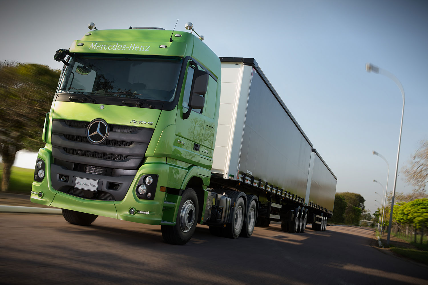 MERCEDES-BENZ AUMENTA MAIS DE 80% AS VENDAS DE CAMINHÕES ACTROS NO MERCADO BRASILEIRO, foto 2