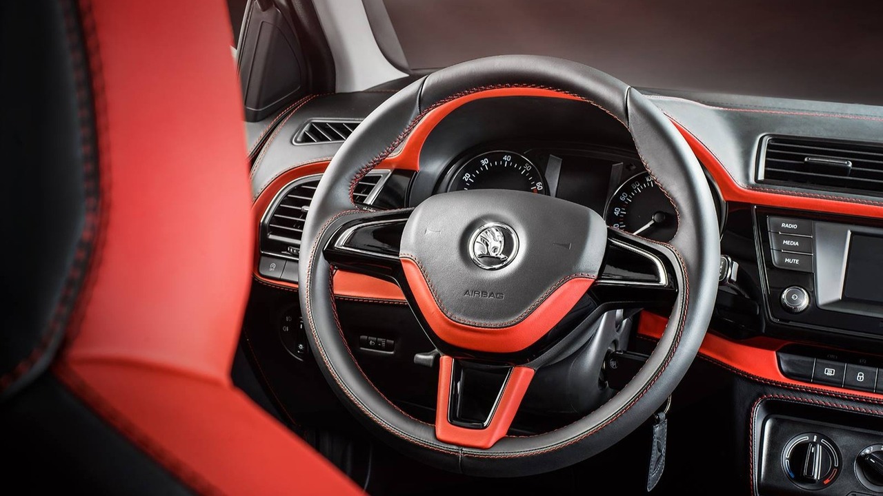 CARLEX DESIGN APRESENTA SEU TRABALHO NO INTERIOR DE UM SKODA FABIA, foto 3