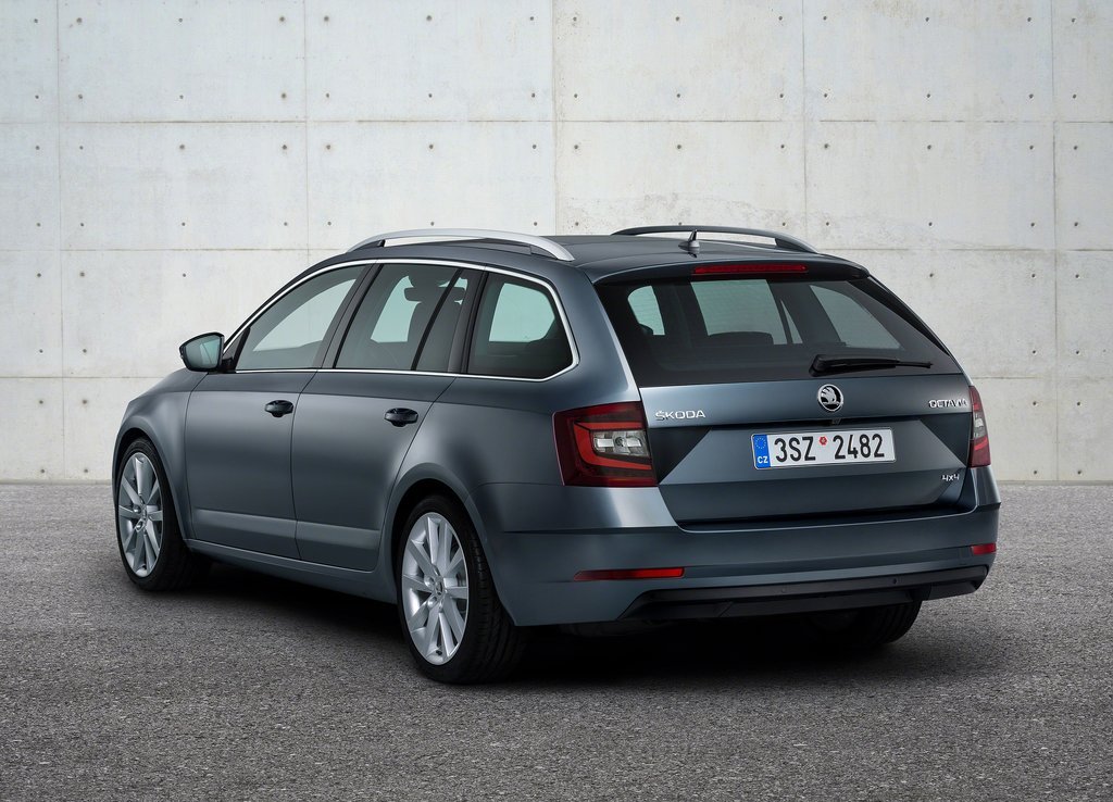 SKODA OCTAVIA SURGE RENOVADO EM SUAS DUAS VERSÕES, foto 3