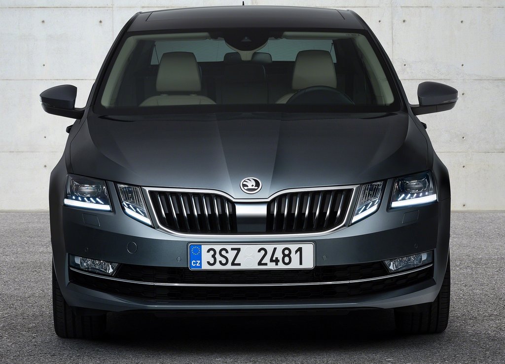 SKODA OCTAVIA SURGE RENOVADO EM SUAS DUAS VERSÕES, foto 4