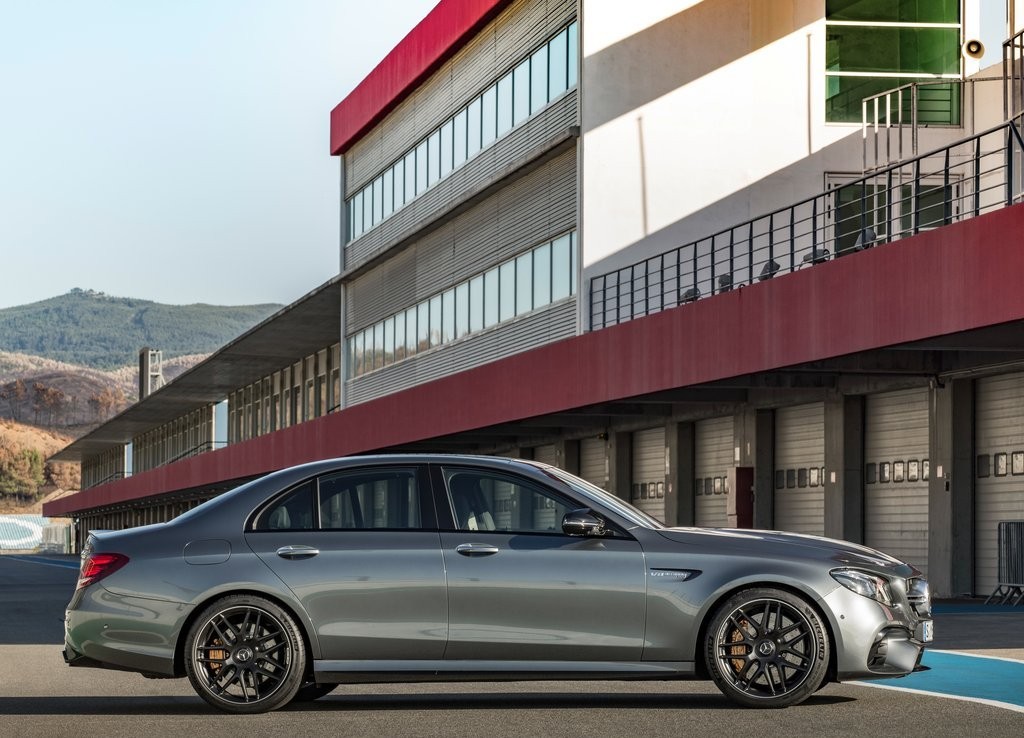 MERCEDES-AMG E 63 CHEGA COM MAIS POTÊNCIA E NOVIDADES, foto 16