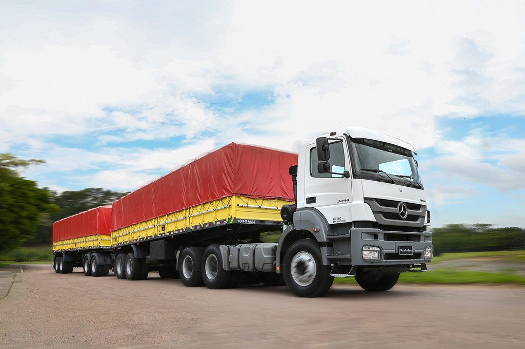 TRANSMISSÃO AUTOMATIZADA ELEVA O PADRÃO DE CONFORTO DOS CAMINHÕES MERCEDES-BENZ AXOR FORA DE ESTRADA, foto 3