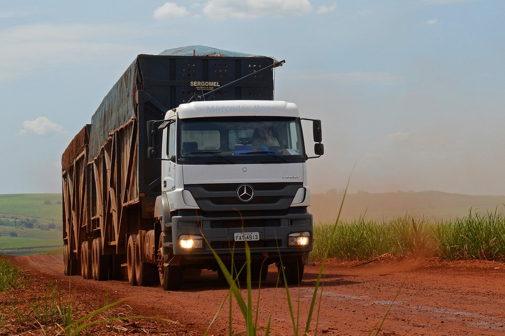 TRANSMISSÃO AUTOMATIZADA ELEVA O PADRÃO DE CONFORTO DOS CAMINHÕES MERCEDES-BENZ AXOR FORA DE ESTRADA, foto 4