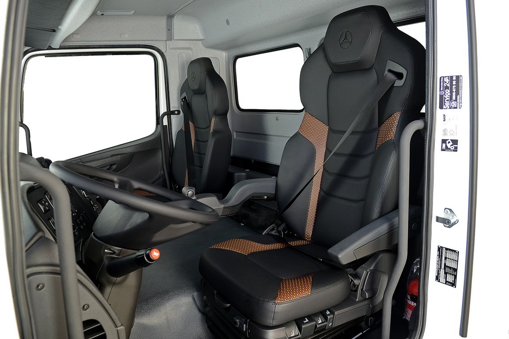 TRANSMISSÃO AUTOMATIZADA ELEVA O PADRÃO DE CONFORTO DOS CAMINHÕES MERCEDES-BENZ AXOR FORA DE ESTRADA, foto 7