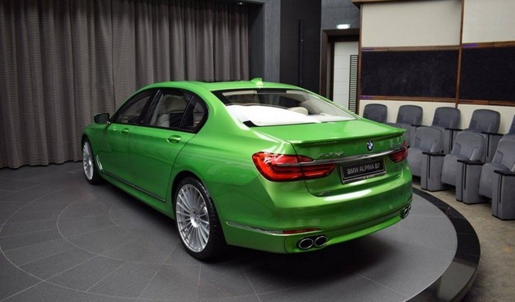 UM BMW ALPINA B7 INTENSO SURGE NO CONCESSIONÁRIO DE ABU DHABI, foto 2