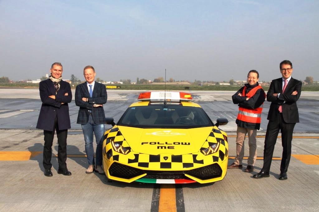 UM LAMBORGHINI HURACÁN SERÁ O CARRO ‘FOLLOW ME’ NO AEROPORTO DE BOLOGNA, foto 3