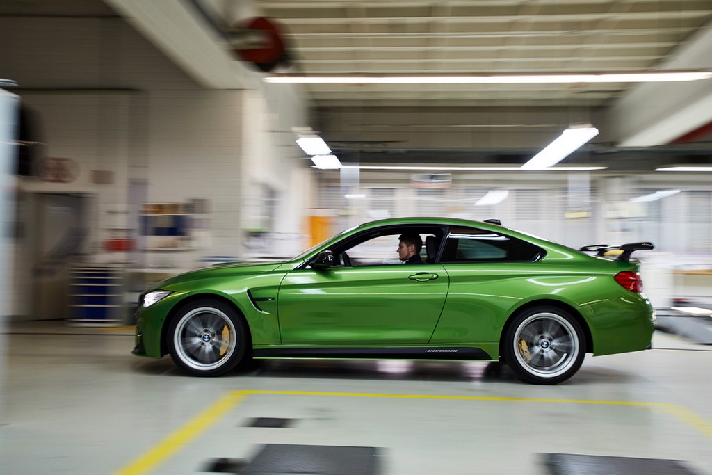 MARCO WITTMANN RECEBE UM BMW M4 COM ACESSÓRIOS M PERFORMANCE, foto 3
