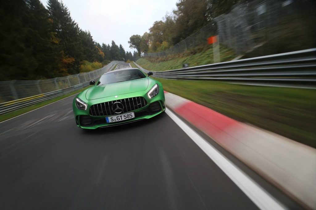 MERCEDES-AMG GT R RODA RÁPIDO EM NÜRBURGRING NORDSCHLEIFE, foto 3