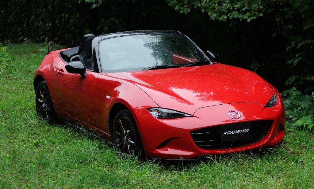MAZDA MX-5 RF CUSTOM STYLE E MX-5 CLASSIC RED FARÃO SUA ESTREIA NO SALÃO DE TOKYO EM JANEIRO, foto 3