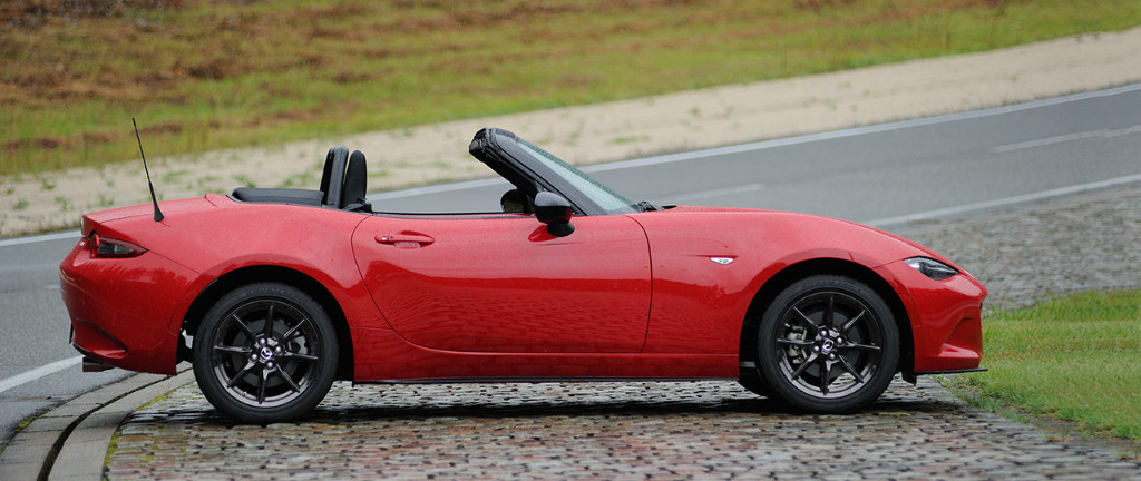MAZDA MX-5 RF CUSTOM STYLE E MX-5 CLASSIC RED FARÃO SUA ESTREIA NO SALÃO DE TOKYO EM JANEIRO, foto 6