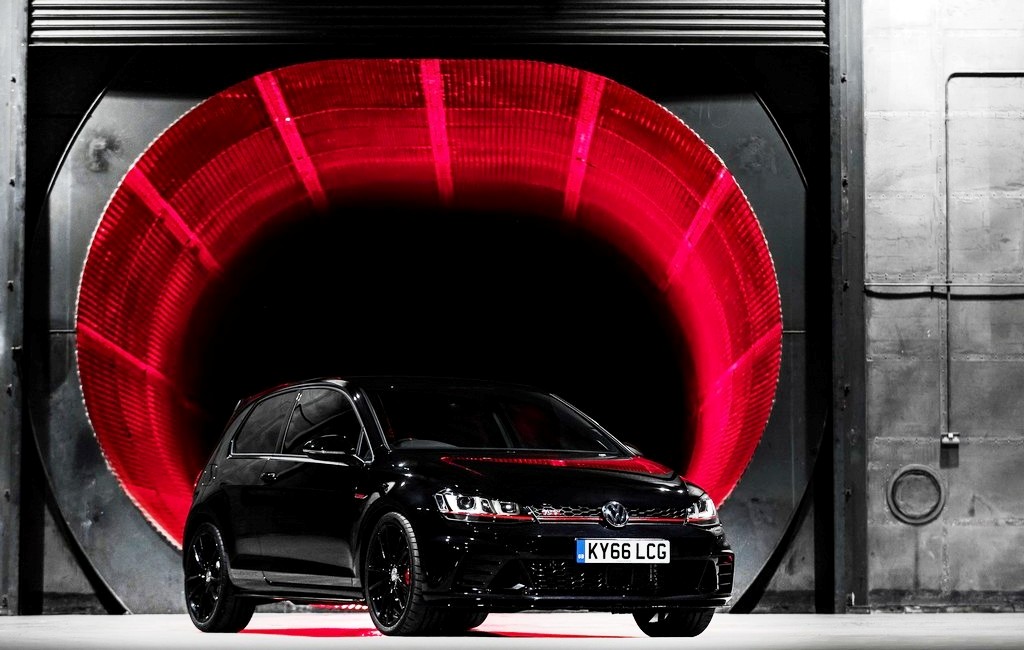 VOLKSWAGEN GOLF GTI CLUBSPORT EDITION 40: A ÚLTIMA HOMENAGEM DA MARCA AOS 40 ANOS DO EMBLEMÁTICO MODELO, foto 1