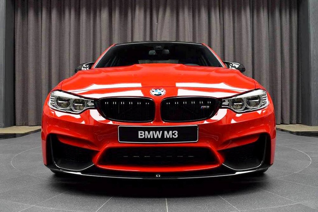 CONCESSIONÁRIO DE ABU DHABI APRESENTA UM BMW M3 SEDAN COM O ‘COMPETITION PACKAGE’ E PINTURA ‘INDIVIDUAL’, foto 1