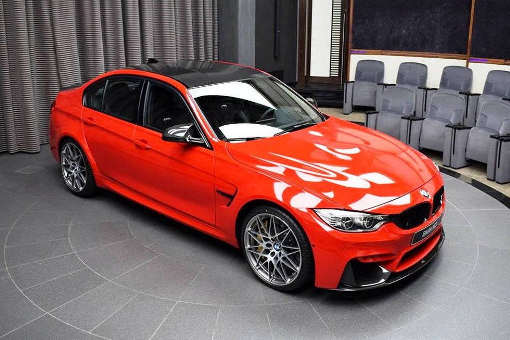 CONCESSIONÁRIO DE ABU DHABI APRESENTA UM BMW M3 SEDAN COM O ‘COMPETITION PACKAGE’ E PINTURA ‘INDIVIDUAL’, foto 3