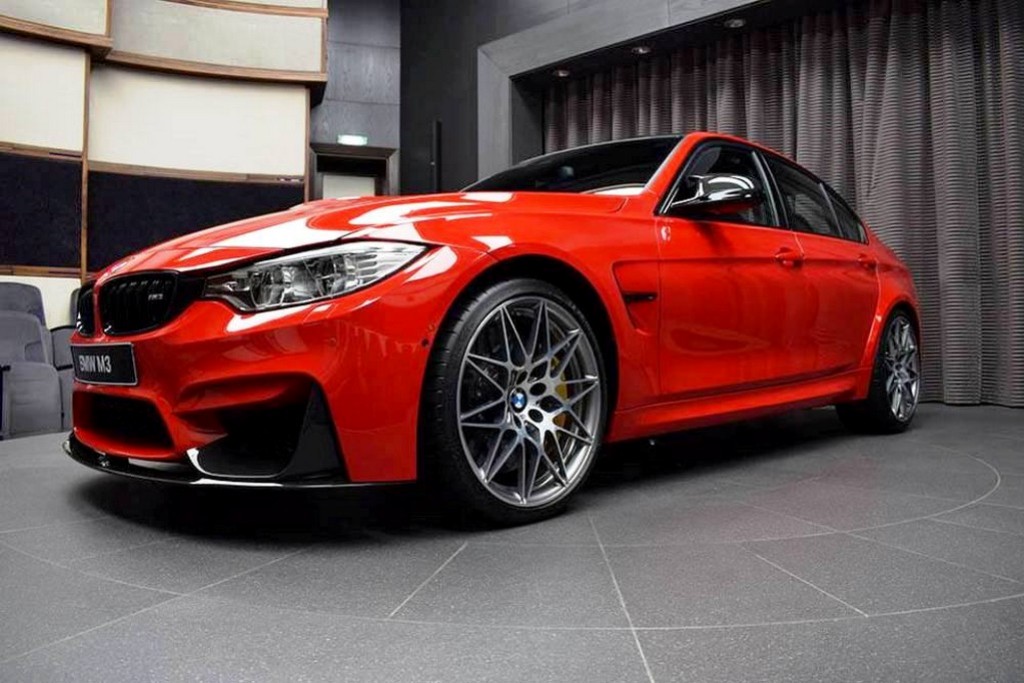 CONCESSIONÁRIO DE ABU DHABI APRESENTA UM BMW M3 SEDAN COM O ‘COMPETITION PACKAGE’ E PINTURA ‘INDIVIDUAL’, foto 5