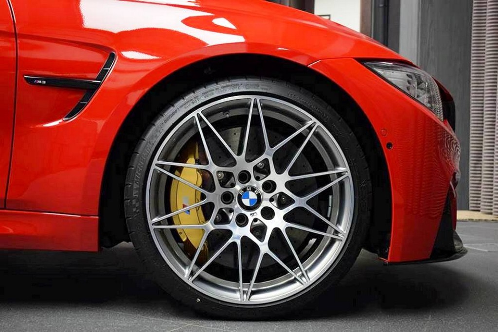 CONCESSIONÁRIO DE ABU DHABI APRESENTA UM BMW M3 SEDAN COM O ‘COMPETITION PACKAGE’ E PINTURA ‘INDIVIDUAL’, foto 25