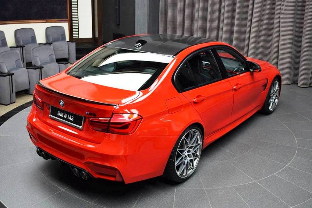 CONCESSIONÁRIO DE ABU DHABI APRESENTA UM BMW M3 SEDAN COM O ‘COMPETITION PACKAGE’ E PINTURA ‘INDIVIDUAL’, foto 27