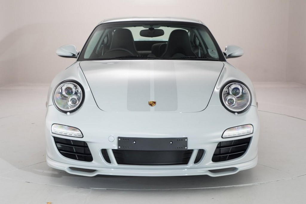 UM PORSCHE 911 SPORT CLASSIC COM SOMENTE 130 KM RODADOS ESTÁ À VENDA NO REINO UNIDO, foto 3