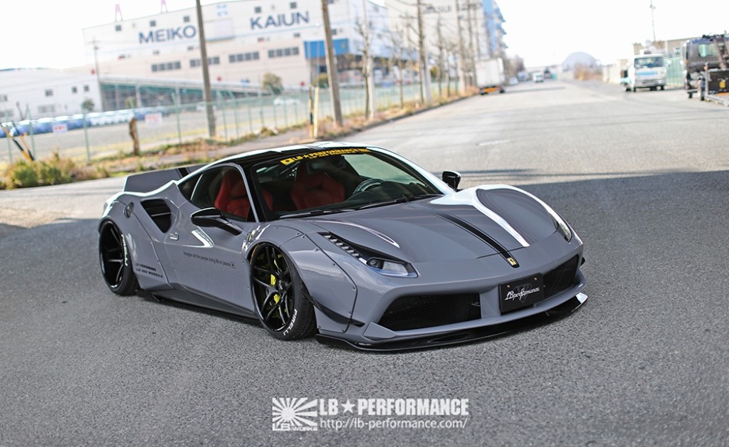 FERRARI F488 GTB BY LIBERTY WALK SURGE EM TOKYO COM UM KIT DE CARROCERIA EXTREMO COMO SEMPRE, foto 1