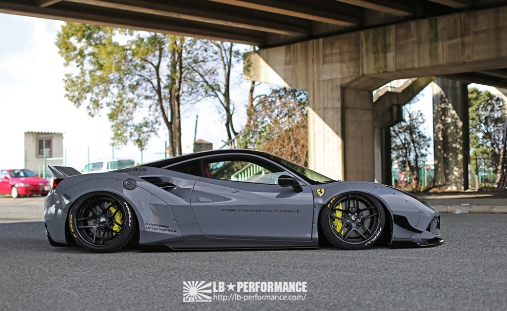 FERRARI F488 GTB BY LIBERTY WALK SURGE EM TOKYO COM UM KIT DE CARROCERIA EXTREMO COMO SEMPRE, foto 2