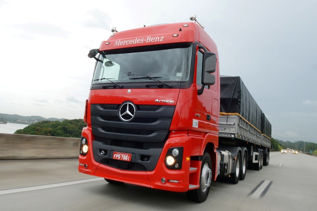 MERCEDES-BENZ AUMENTOU AS VENDAS DO ACTROS RODOVIÁRIO NO MERCADO BRASILEIRO EM 145%, foto 1