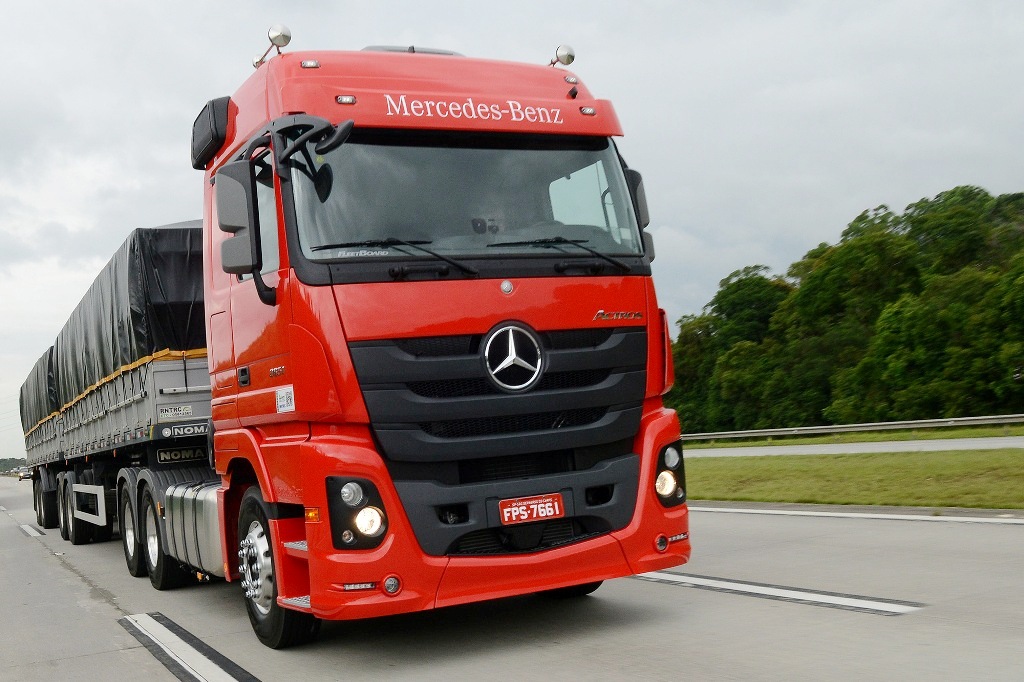 MERCEDES-BENZ AUMENTOU AS VENDAS DO ACTROS RODOVIÁRIO NO MERCADO BRASILEIRO EM 145%, foto 2