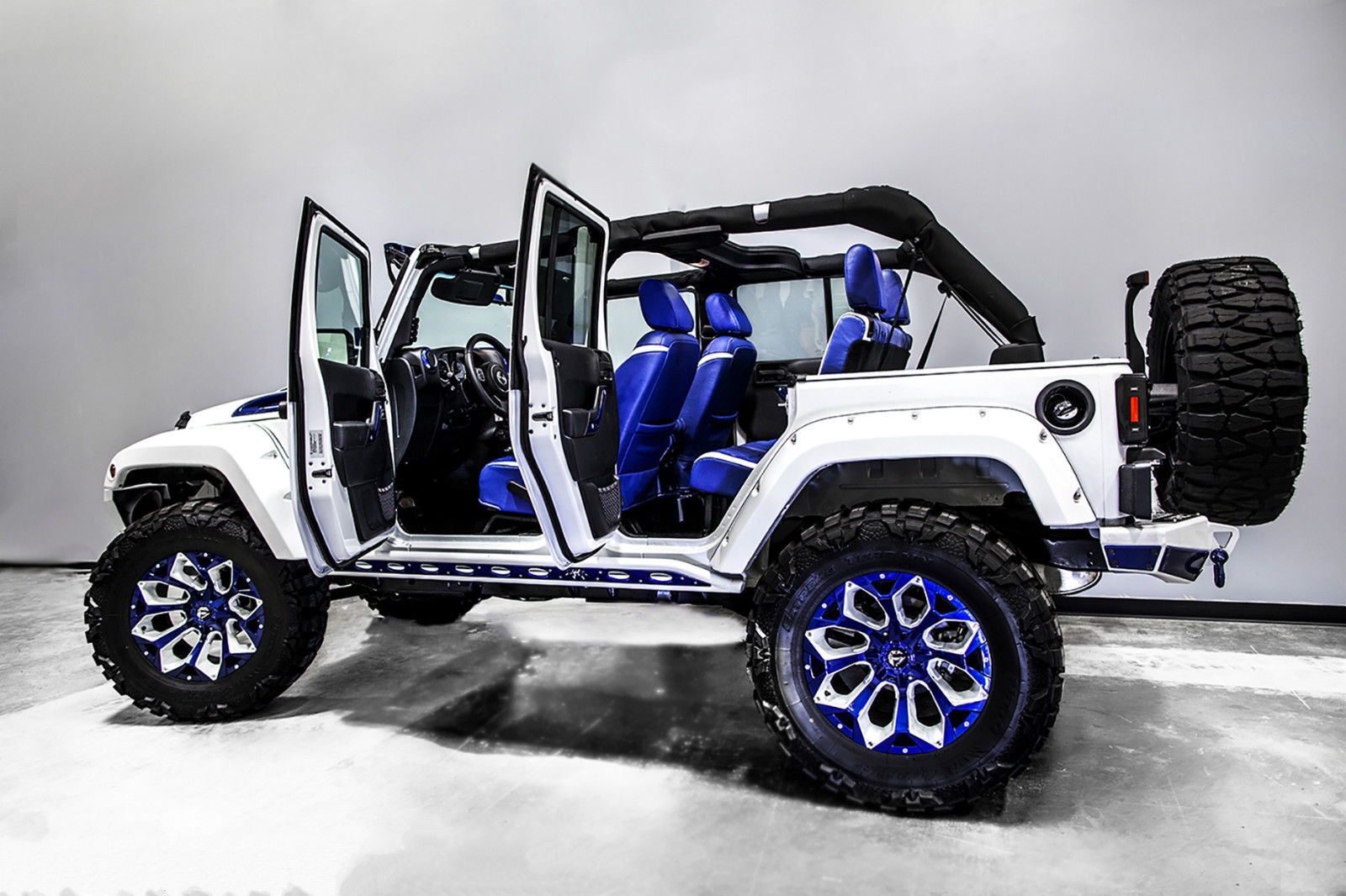 JEEP WRANGLER PRESTIGE INTIMIDATOR SURGE BRUTO E IMPONENTE, foto 9