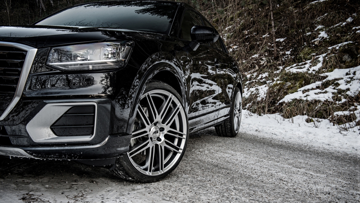 UM AUDI Q2 EQUIPADO COM RODAS AEZ CLIFF, foto 4