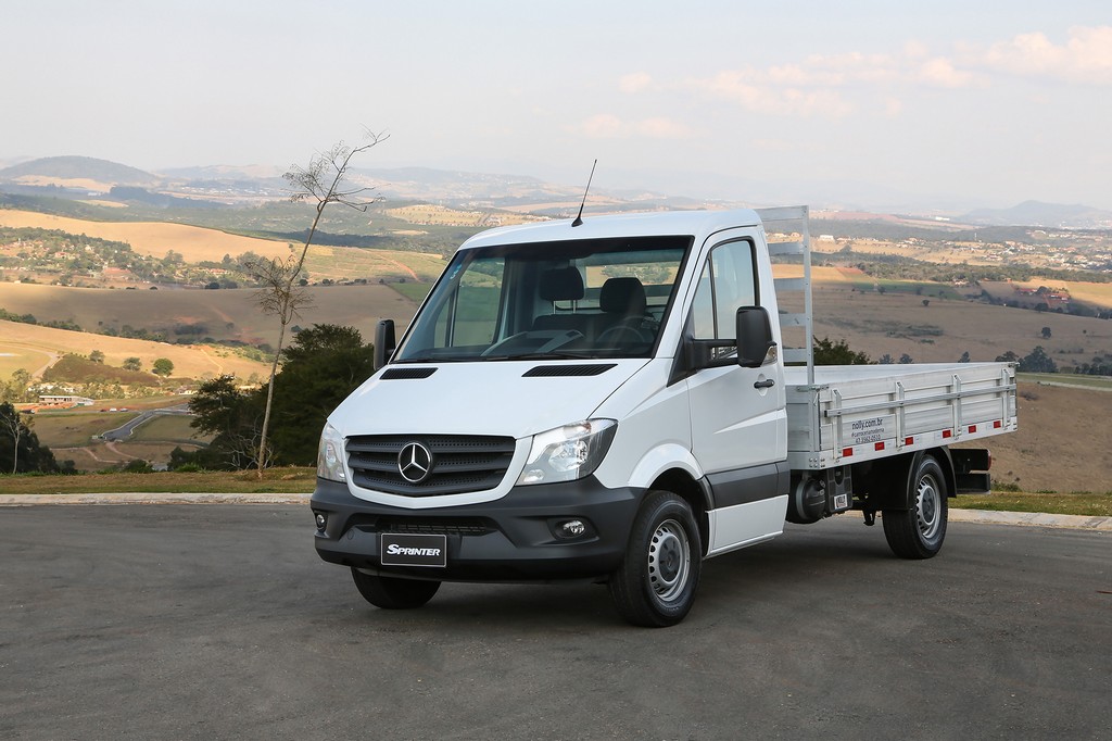 MERCEDES-BENZ PREVÊ AUMENTO NAS VENDAS DE CHASSIS COM CABINE NO MERCADO, foto 2