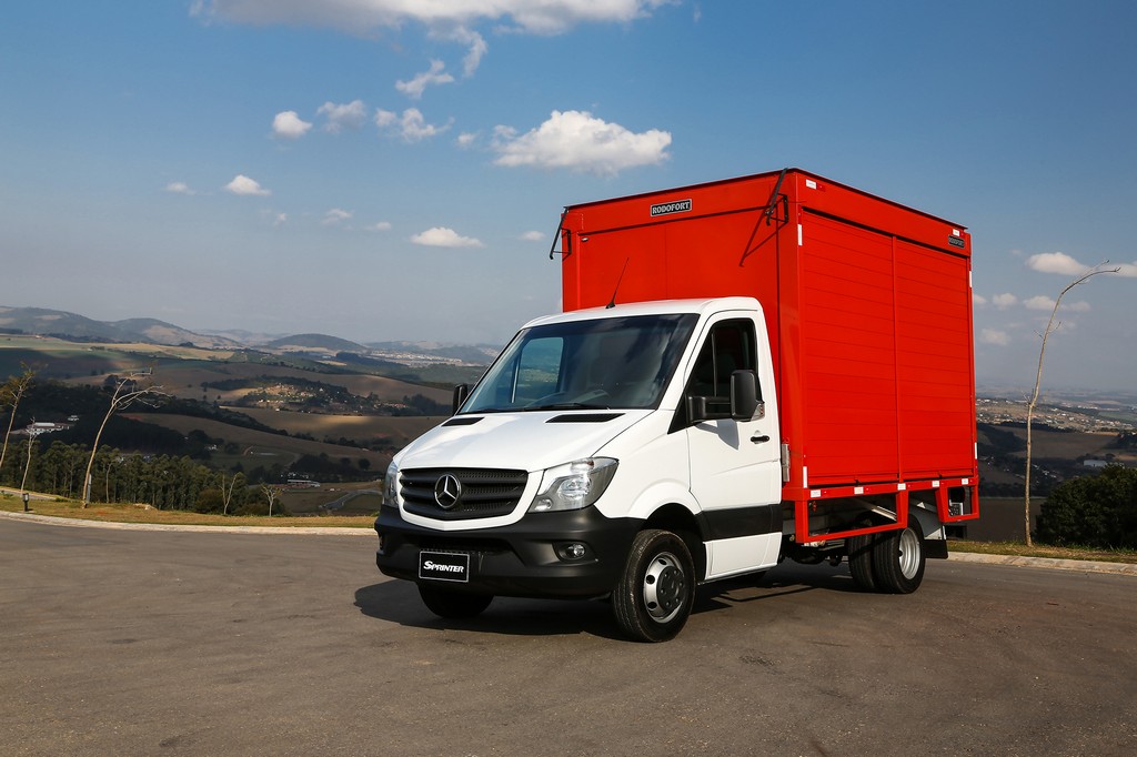 MERCEDES-BENZ PREVÊ AUMENTO NAS VENDAS DE CHASSIS COM CABINE NO MERCADO, foto 3