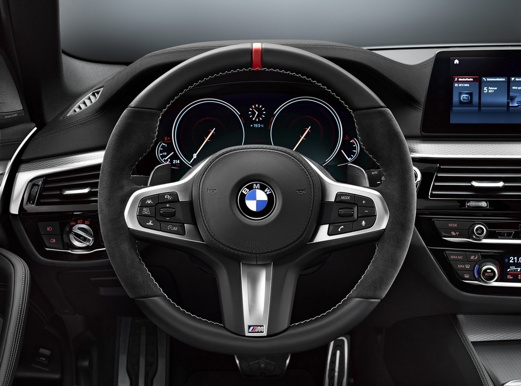 BMW SÉRIE 5 TOURING FOI MOSTRADO COM O PACOTE M PERFORMANCE, foto 4