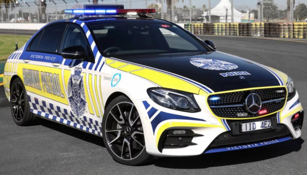 POLÍCIA AUSTRALIANA RECEBE UM MERCEDES-AMG E 43, foto 1