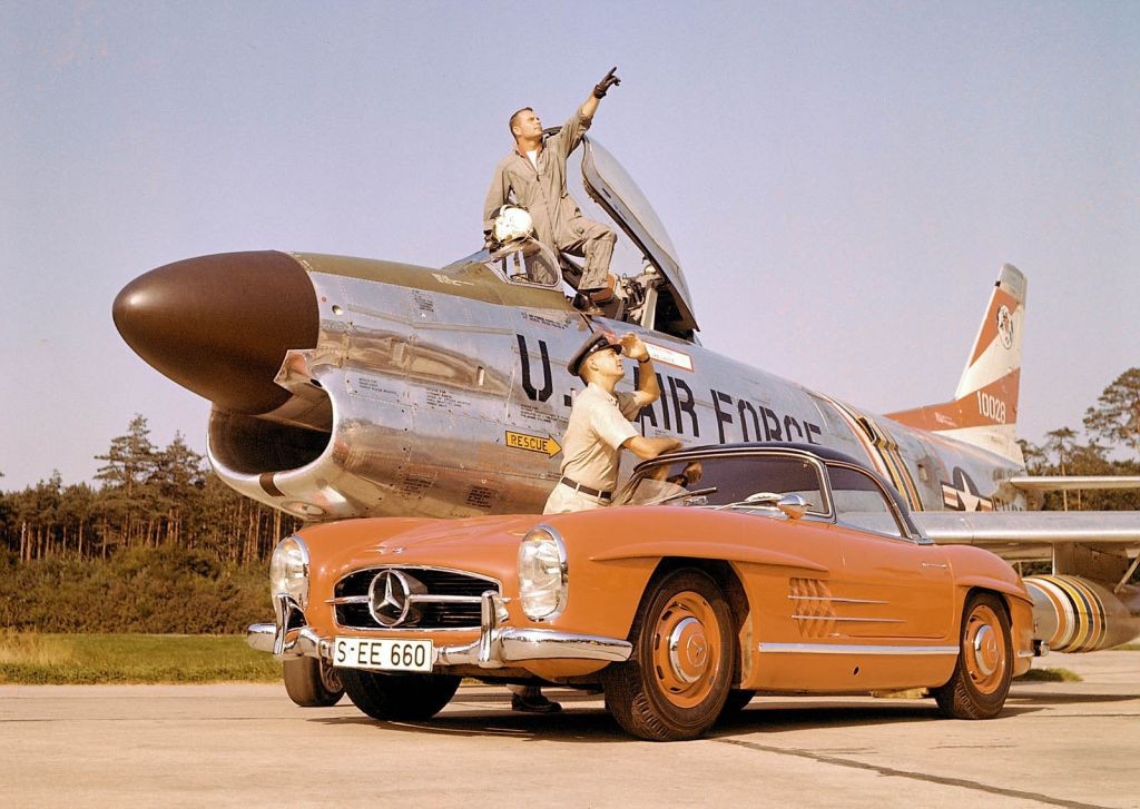 MERCEDES-BENZ 300 SL ROADSTER CELEBRA SEUS 60 ANOS, foto 4