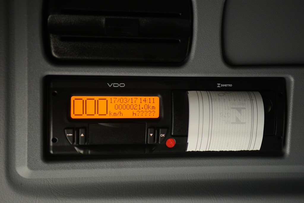MERCEDES-BENZ RENOVA COCKPIT DA LINHA DE CAMINHÕES, foto 6