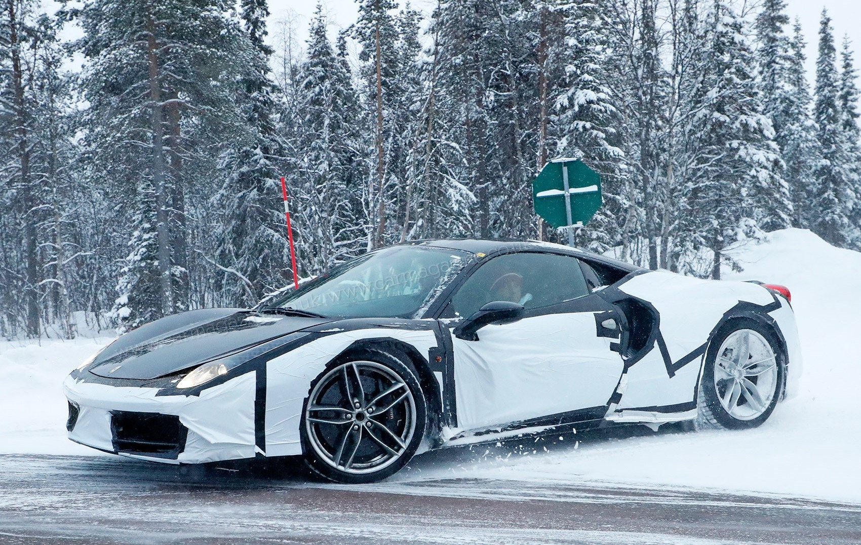 SUBSTITUTO DO FERRARI F488 TERÁ UMA VERSÃO COM MOTOR V6, foto 1