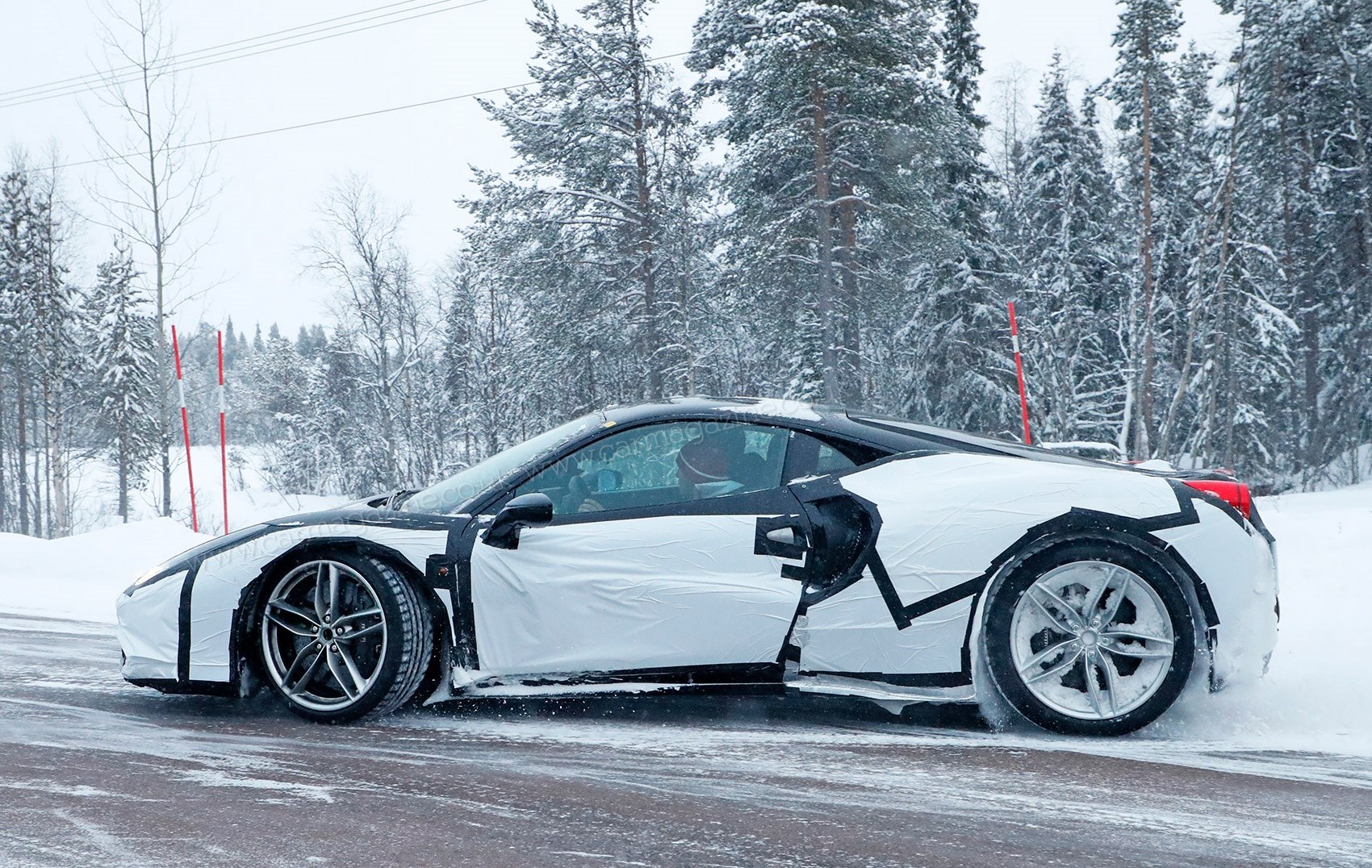 SUBSTITUTO DO FERRARI F488 TERÁ UMA VERSÃO COM MOTOR V6, foto 5