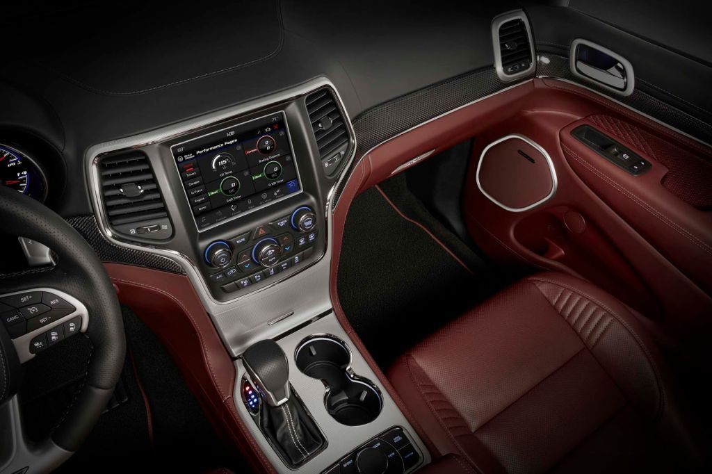 JEEP GRAND CHEROKEE TRACKHAWK: O SUV MAIS POTENTE DO MUNDO SERÁ MOSTRADO AO PÚBLICO EM NEW YORK, foto 9