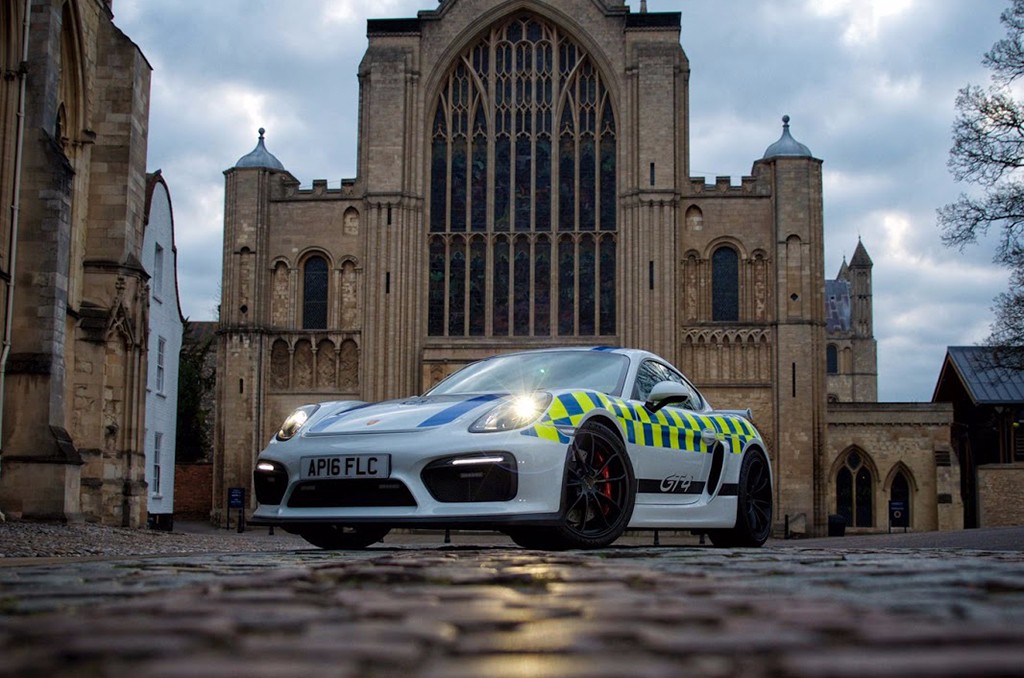 POLÍCIA DE NORFOLK ESTREIA SUA NOVA ARMA: UM PORSCHE CAYMAN GT4, foto 2