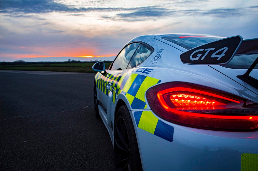 POLÍCIA DE NORFOLK ESTREIA SUA NOVA ARMA: UM PORSCHE CAYMAN GT4, foto 4