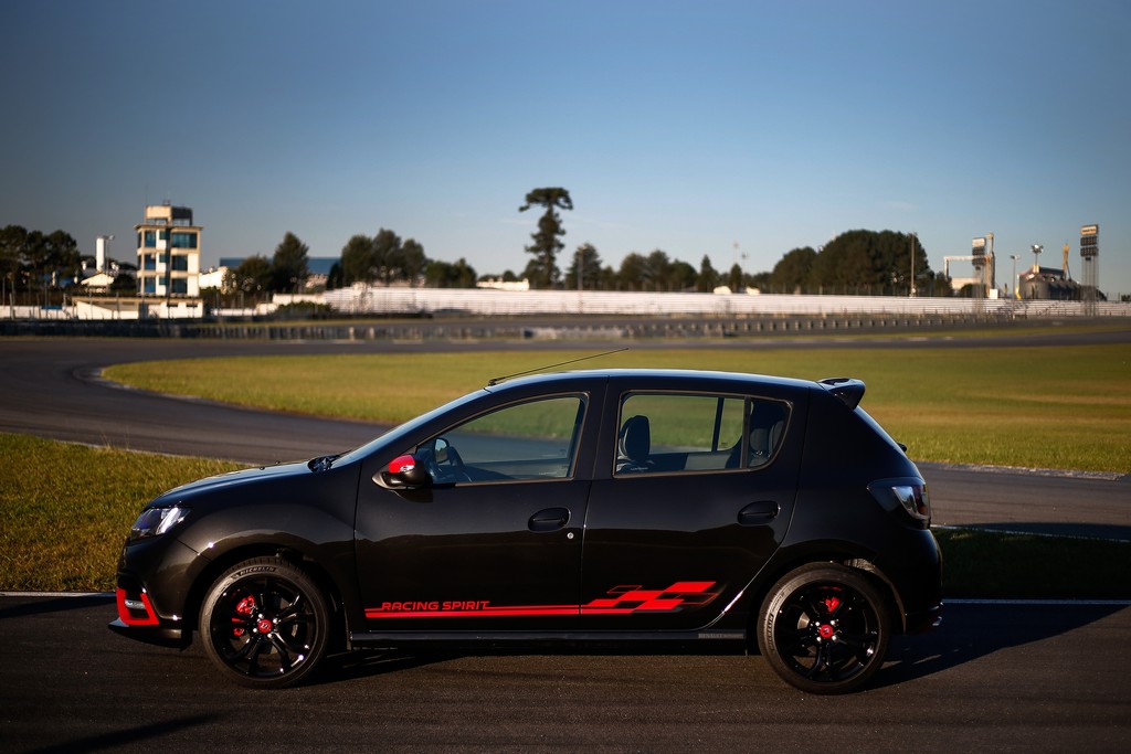 RENAULT SANDERO RS 2.0 GANHA SÉRIE LIMITADA RACING SPIRIT, foto 13