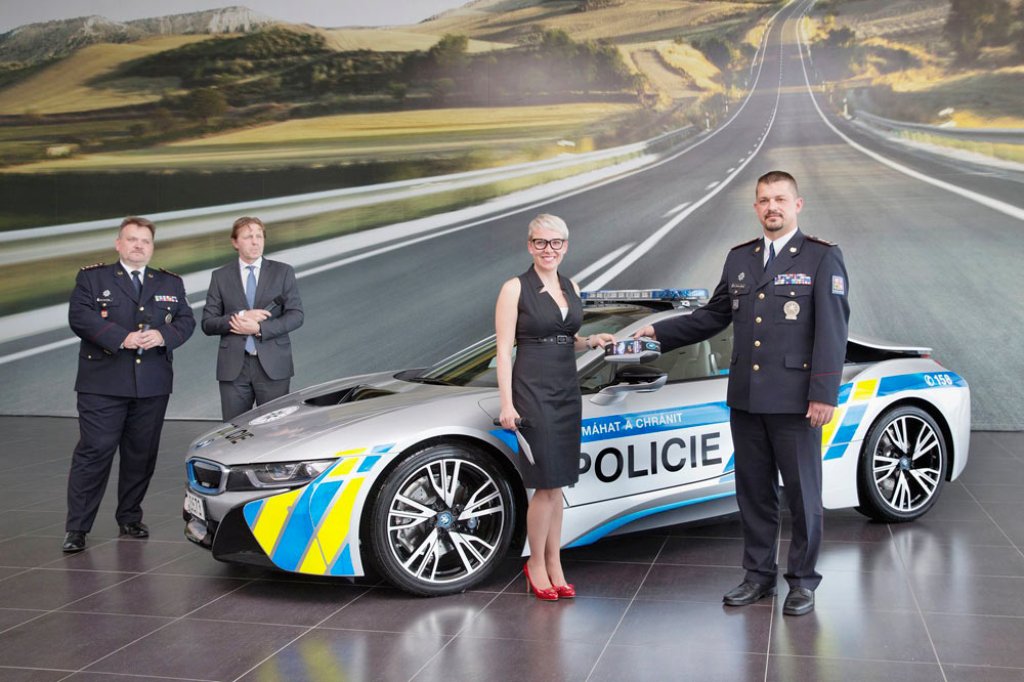 BMW i8 AGORA FAZ PARTE DA POLÍCIA DA REPÚBLICA CHECA, foto 2