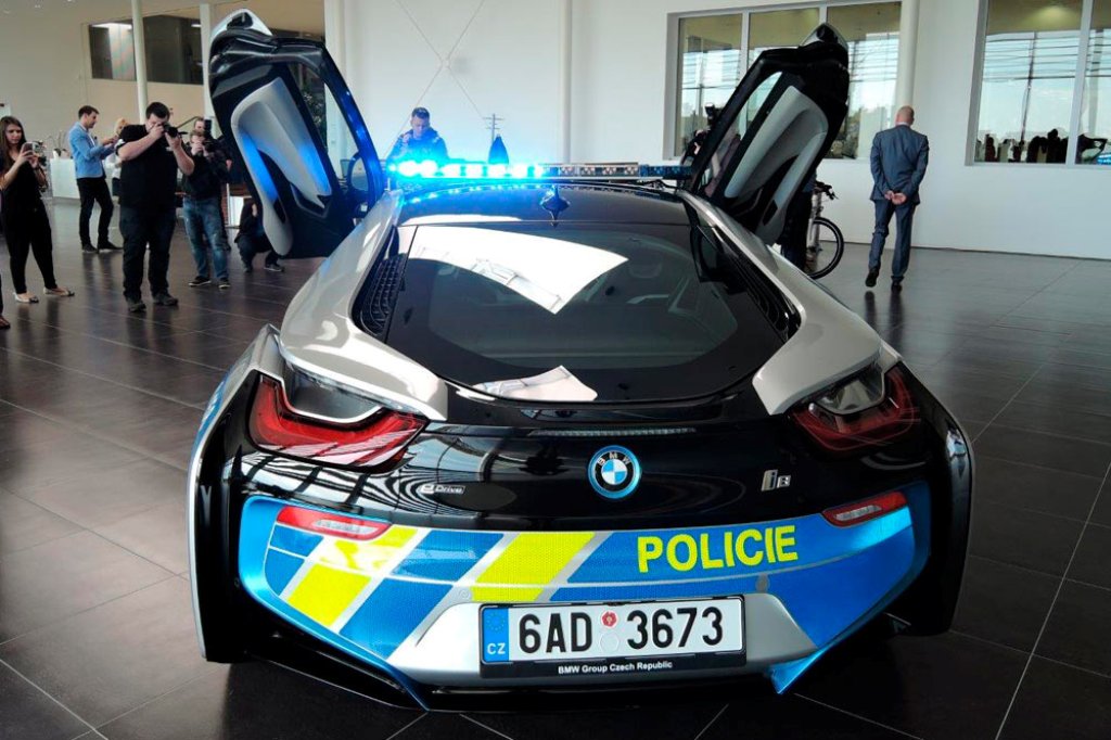 BMW i8 AGORA FAZ PARTE DA POLÍCIA DA REPÚBLICA CHECA, foto 6