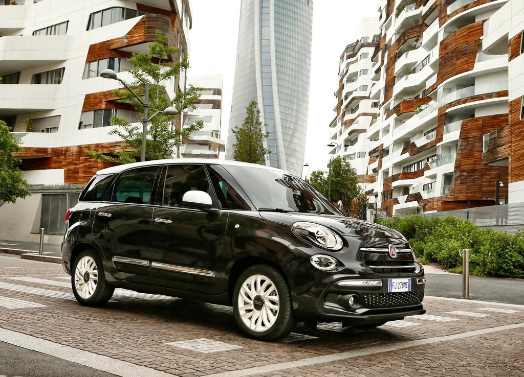 FIAT 500 L SE RENOVA PARA MANTER-SE ATUALIZADO, foto 1