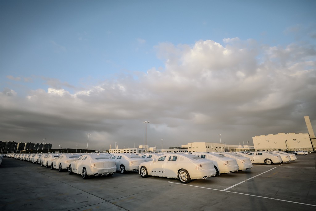 VOLVO S90 É ENVIADO DA CHINA À BÉLGICA VIA TRANSPORTE FERROVIÁRIO, foto 1