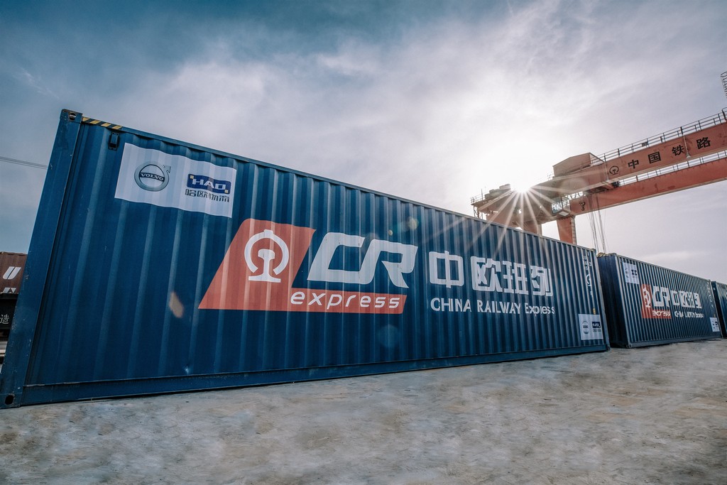 VOLVO S90 É ENVIADO DA CHINA À BÉLGICA VIA TRANSPORTE FERROVIÁRIO, foto 2