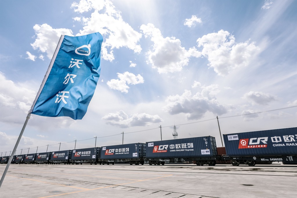 VOLVO S90 É ENVIADO DA CHINA À BÉLGICA VIA TRANSPORTE FERROVIÁRIO, foto 4