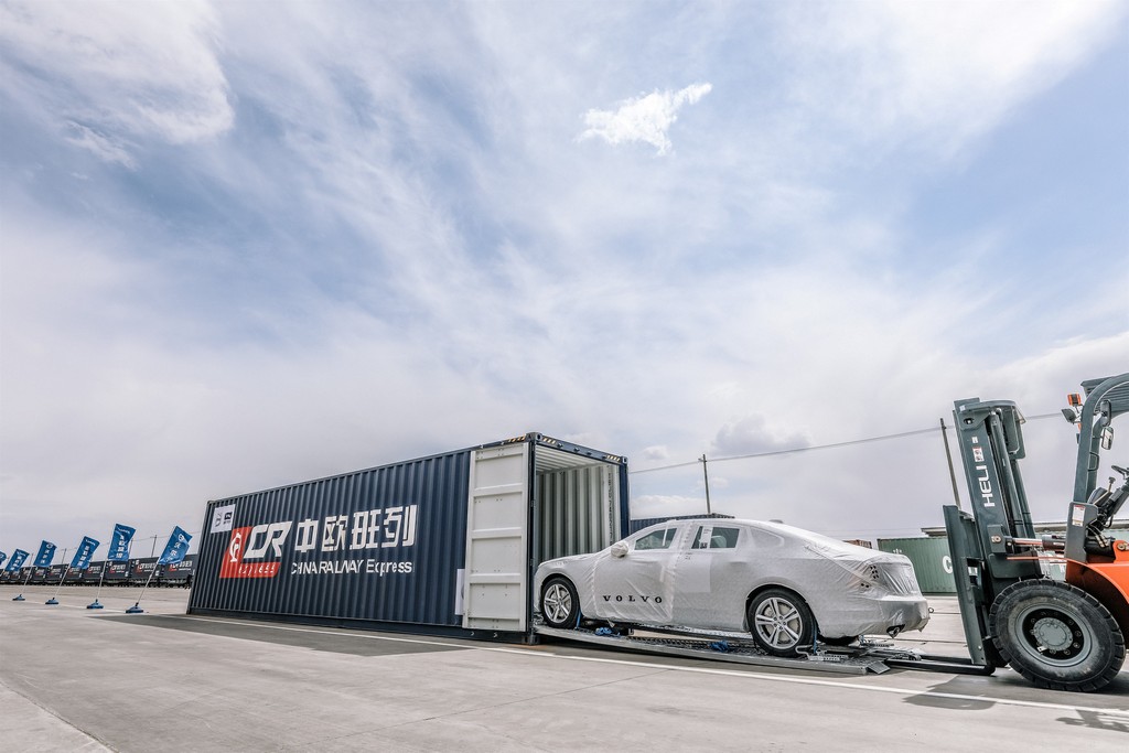 VOLVO S90 É ENVIADO DA CHINA À BÉLGICA VIA TRANSPORTE FERROVIÁRIO, foto 5